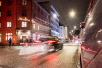 Mand stukket ned med kniv