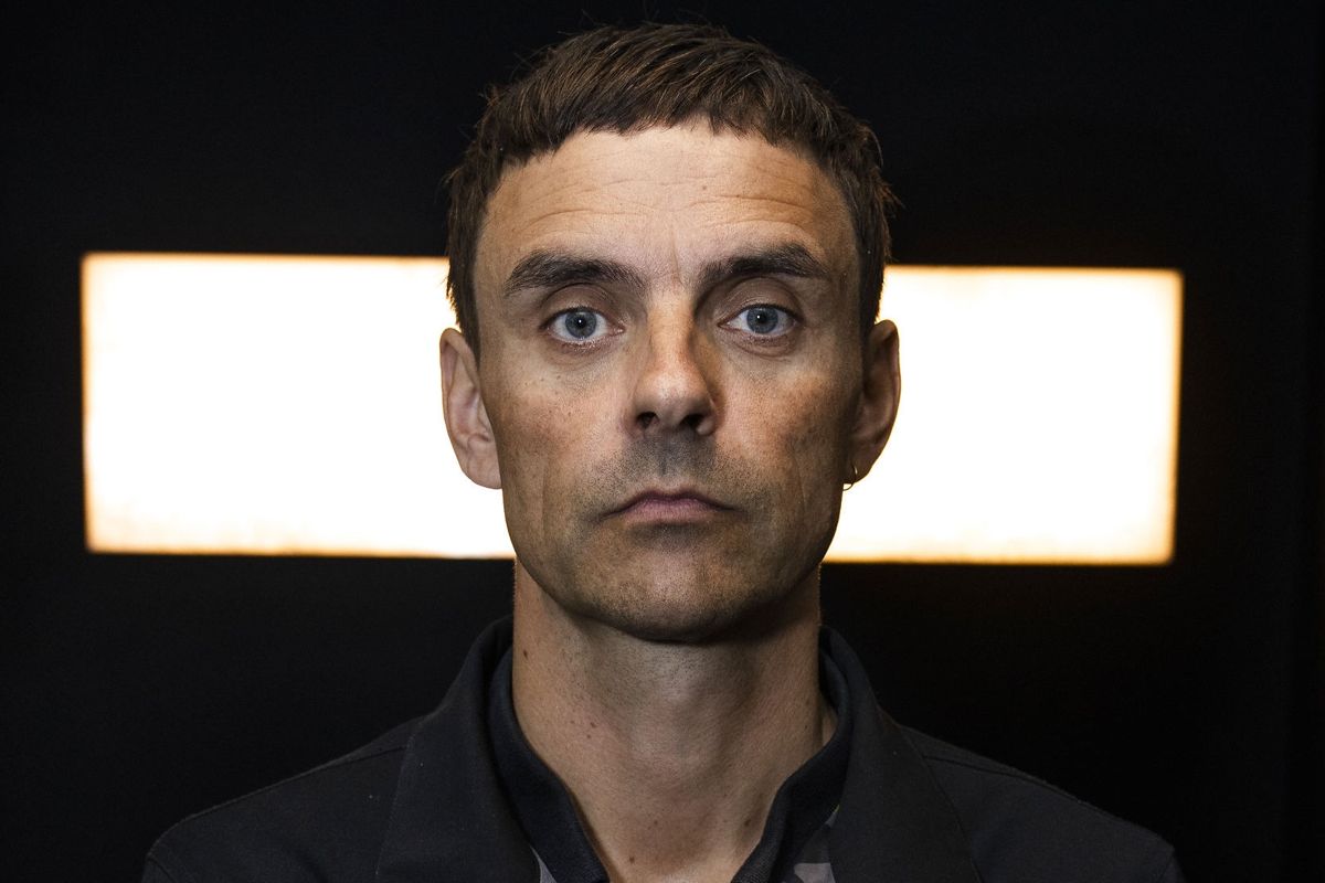 Simon Kvamm bliver rørt under søndagens udgave af "Toppen af poppen".