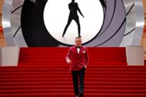 Hylder forrygende action i ny Bond-film
