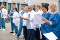 Frustrerede sygeplejersker nedlægger arbejdet