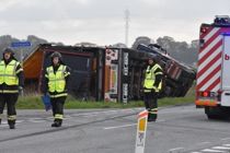 Ulykke: Lastbil vender helt forkert