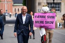 Betjente tilkaldt til vild minister-fest