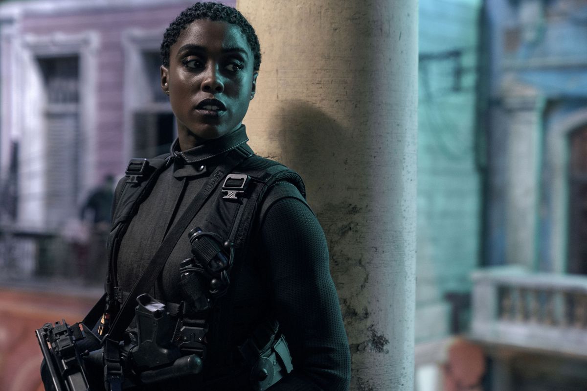Lashana Lynch spiller Nomi, som overtager agent 007-titlen i "No Time to Die". Men det har nu ikke været nogen livslang drøm for hende. - Der er meget, jeg forsøger at manifestere i min karriere, men at blive en 00-agent var så ikke lige en af dem. Det er kommet meget bag på mig. Men hvilken vidunderlig overraskelse, siger Lashana Lynch med et grin.