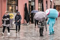 Her kommer byger søndag