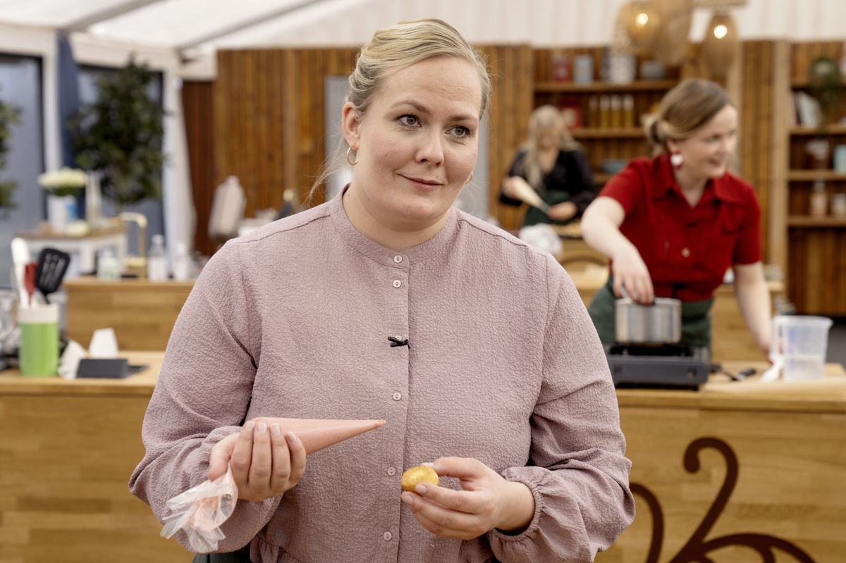 36-årige Katharina da Costa arbejder til daglig hos Falck. Hun har bagt kager, siden hun var 12 år, da hendes mor gav hende lov til at lave hindbærsnitter i køkkenet.