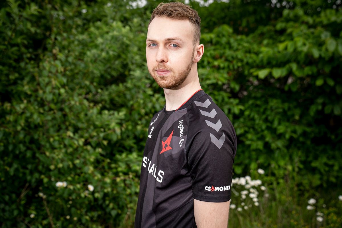 Lukas Rossander - også kendt som Gla1ve - har fået en søn.