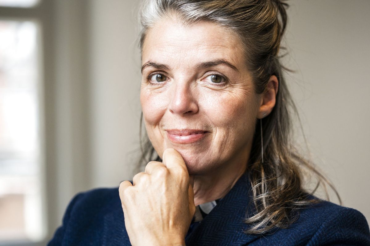 Skuespiller Lotte Andersen var nødt til at presse sig selv i rollen som den nye viceforstanderinde i "Sygeplejeskolen". Hendes karakter Søster Elisabeth skal nemlig afstraffe eleverne på meget brutale måder, og det havde hun svært ved.