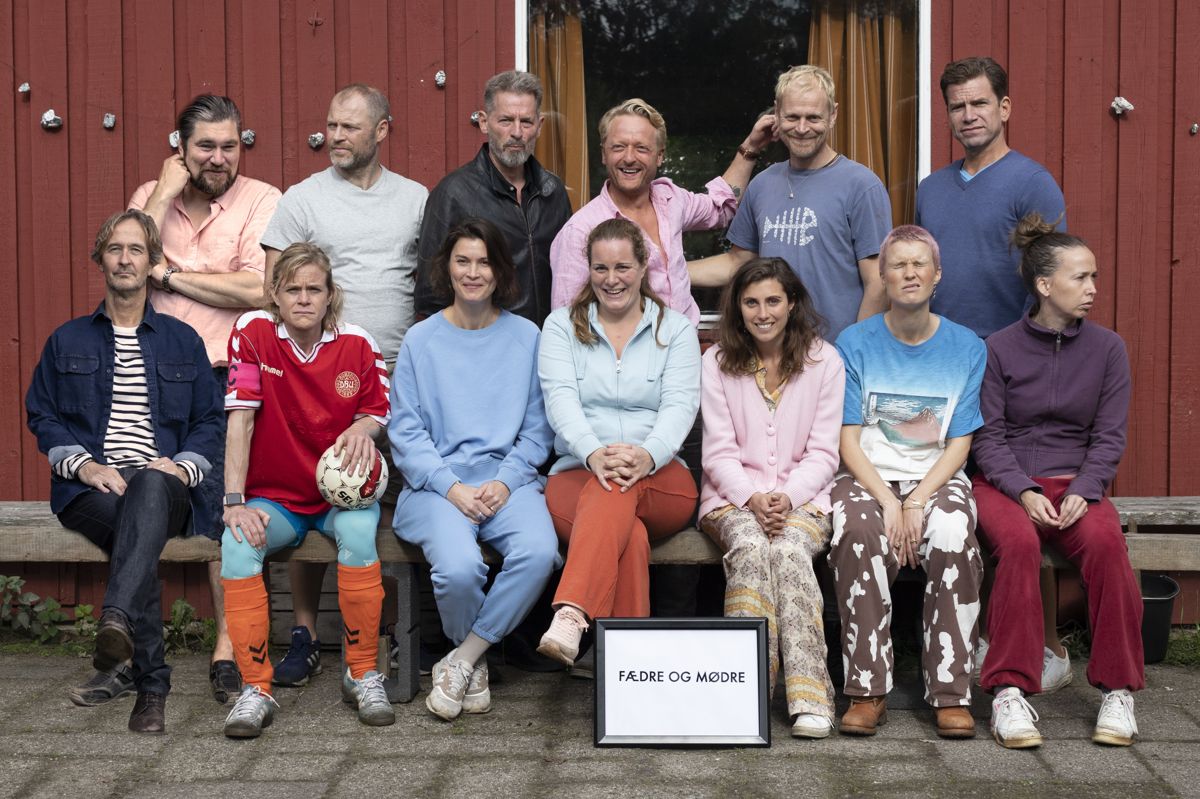 Filmen "Fædre & Mødre" får premiere 6. oktober 2022. Paprika Steen havde stor succes med sin seneste film, "Den tid på året", der solgte over 300.000 biografbilletter.
