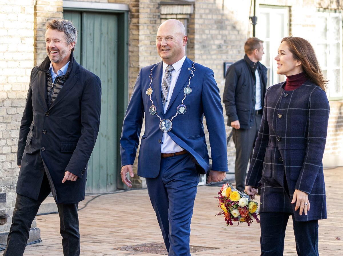 Kronprinsparret og borgmester Ole Vive.