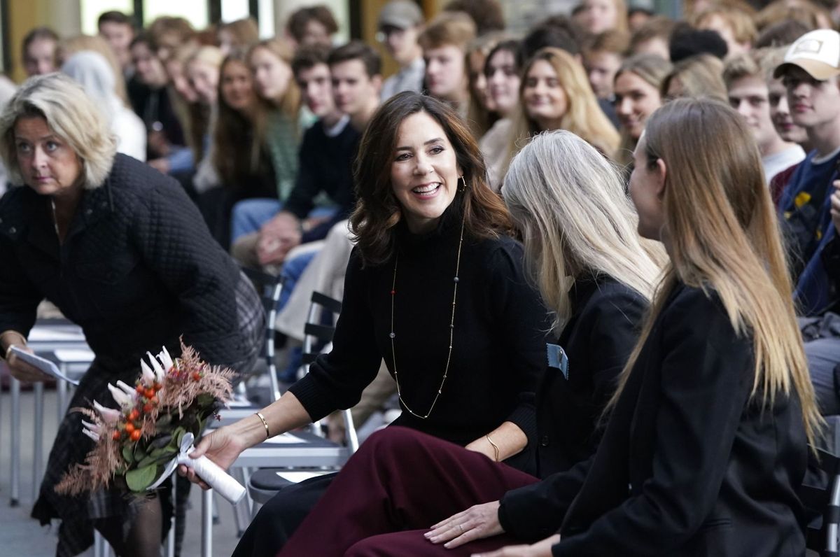 Kronprinsesse Mary ved FN's Internationale Pigedag på Nærum Gymnasium.