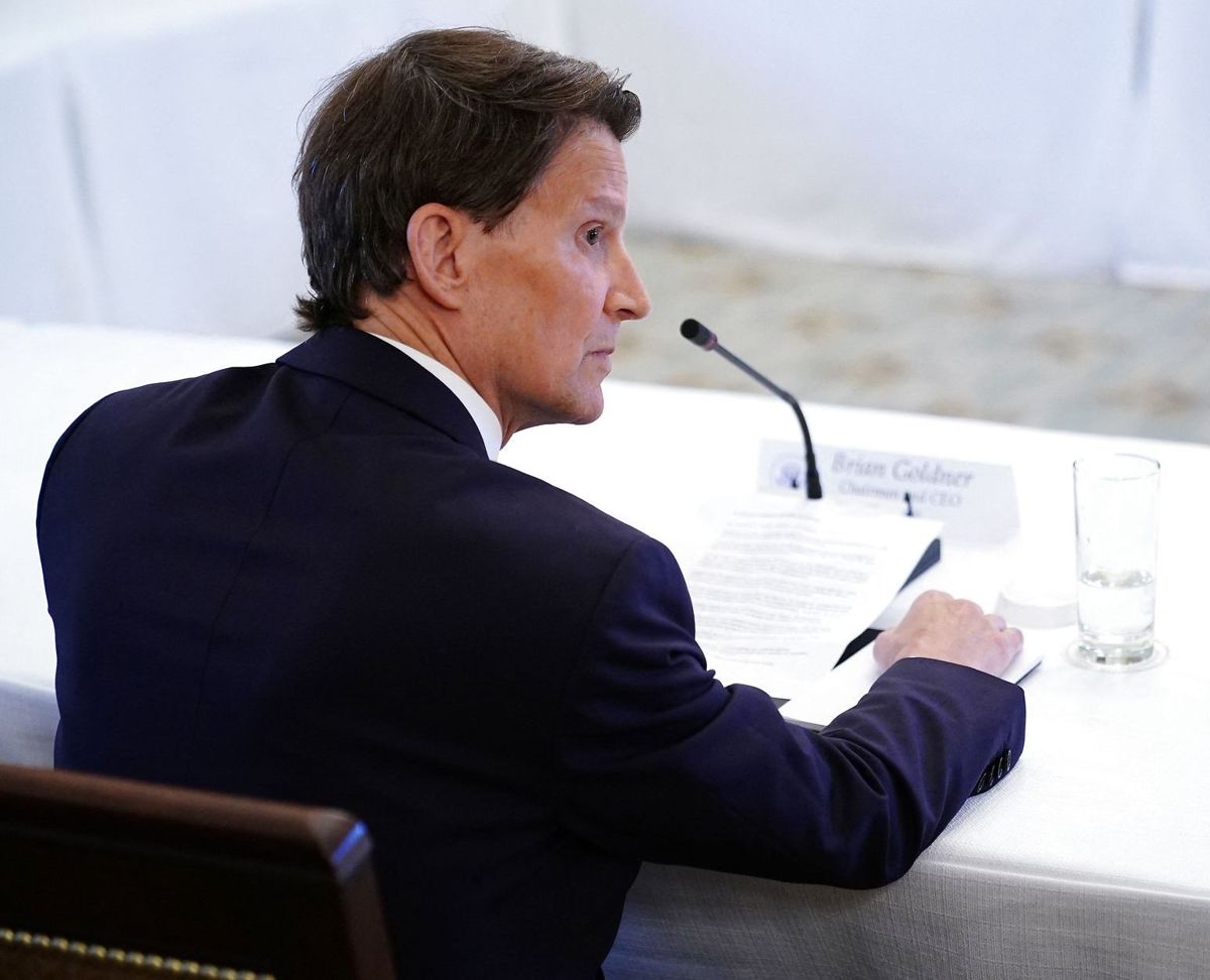 CEO Brian Goldner sygemeldte sig. Og så døde han få dage efter.