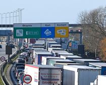 Motorvej spærret: Holder helt stille