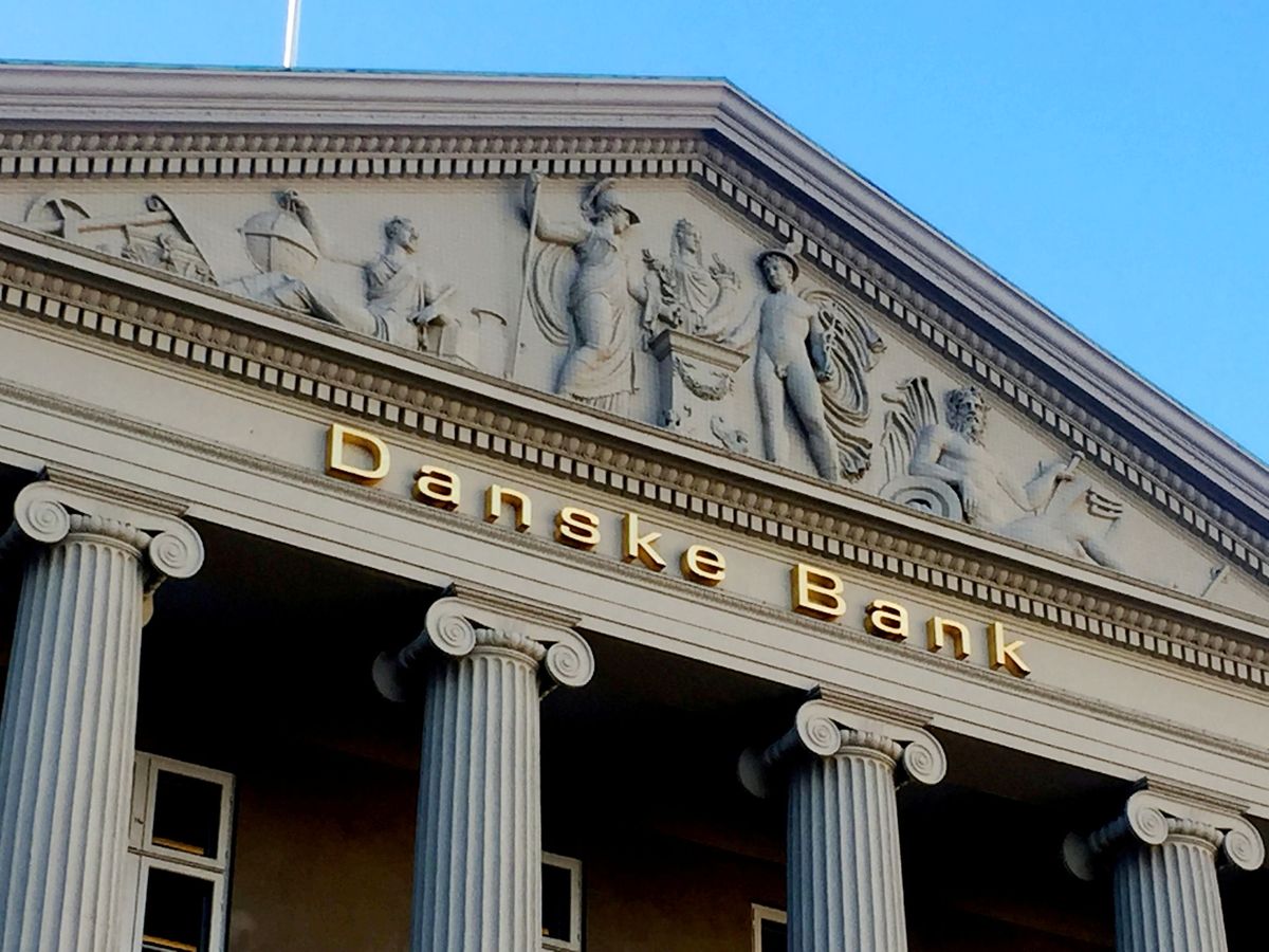 Danske Bank er i store problemer og beklager overfor kunderne