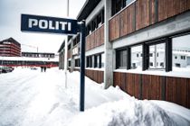 Familie styrter i isfyldt hav