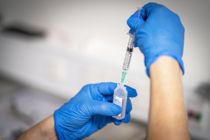 Flere vacciner eller Danmark lukker