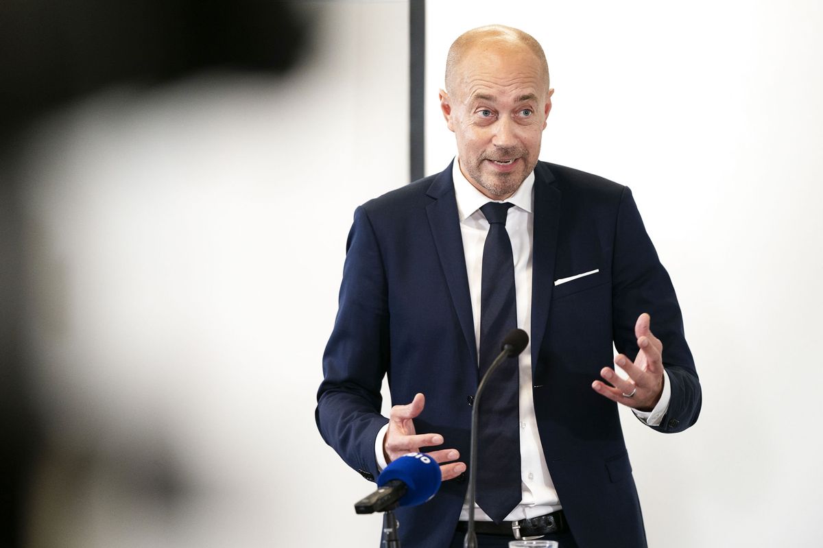 - Det er ikke sådan, at jeg siger, at hvis vi ikke når 90 procent (vaccinerede på 12 år og ældre, red.), så er der nedlukning. Det er overhovedet ikke det, som jeg siger. Vores mål er 90 procent: Det har det været hele tiden, og det er det stadigvæk, siger Magnus Heunicke.