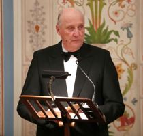 Kongen fik første mobil som 83-årig