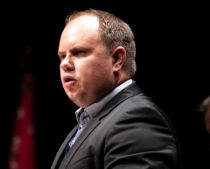 Medie: Martin Henriksen fyret fra DF