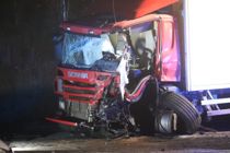 Lastbil i alvorlig ulykke