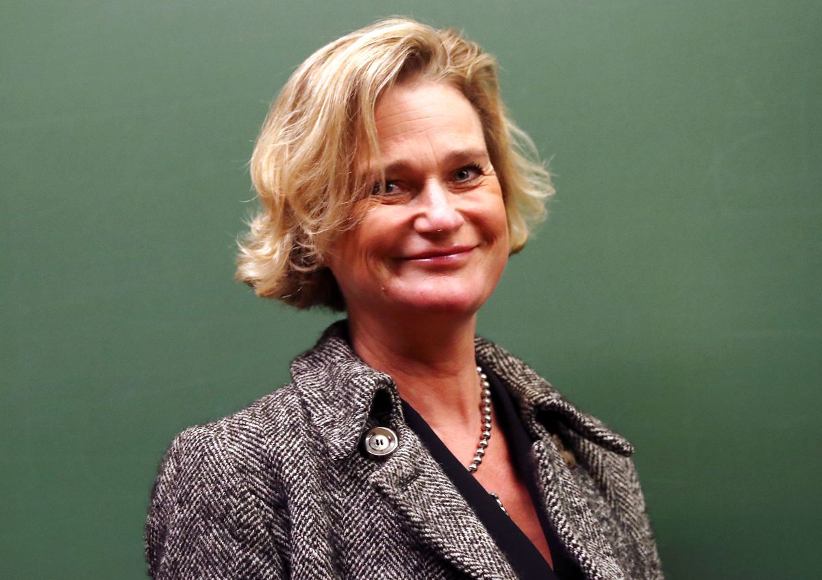 Prinsesse Delphine af Belgien har delt en video, hvor hun giver den gas på dansegulvet.