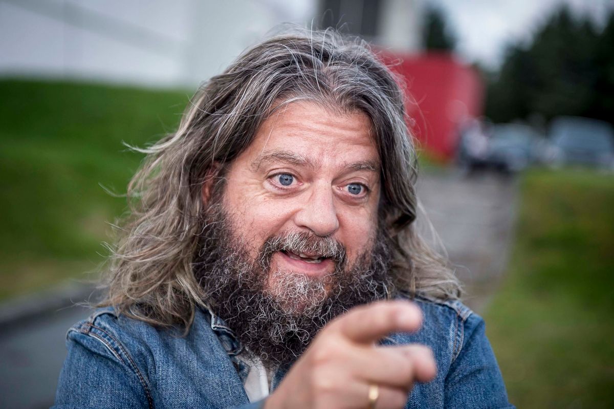 Anders Lund Madsen og hans søn Modig skal lave en podcastserie til børn.