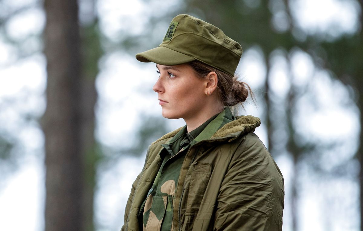 Om det er udsigten til at skulle udføre et simuleret faldskærmsudspring fra et højt tårn, skal være usagt. Men her ser prinsessen unægtelig lidt betuttet ud.