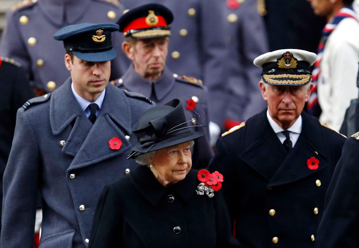 Dronning Elizabeth, prins Charles og prins William reagerer voldsomt skarpt på en ny BBC-dokumentar, 'The Princes and The Press' der blev sendt mandag aften.