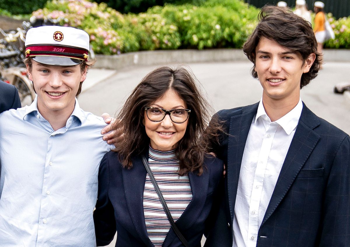 Grevinde Alexandra ses her sammen med sine to drenge, prins Felis (tv) og prins Nikolai.