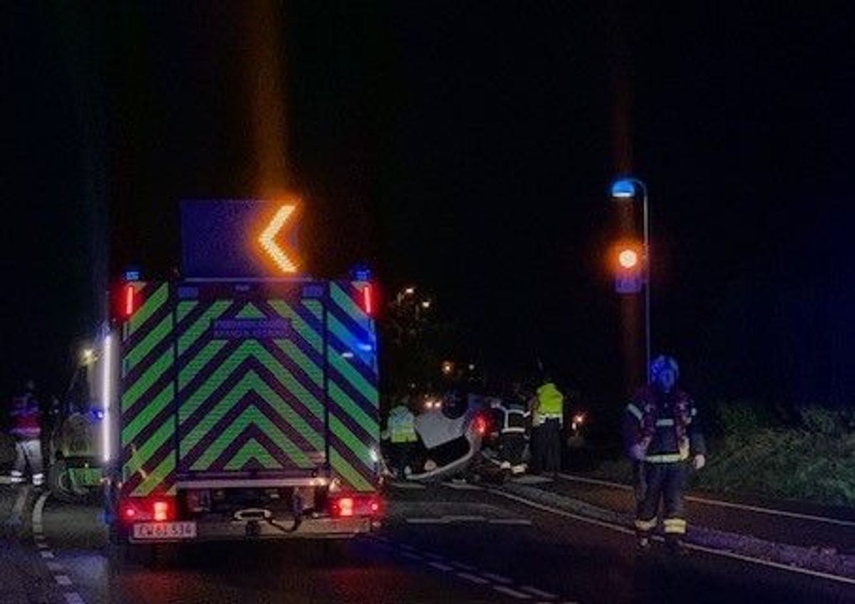 Kvinden kom umiddelbart alvorligt til skade i ulykken og blev bragt til behandling.