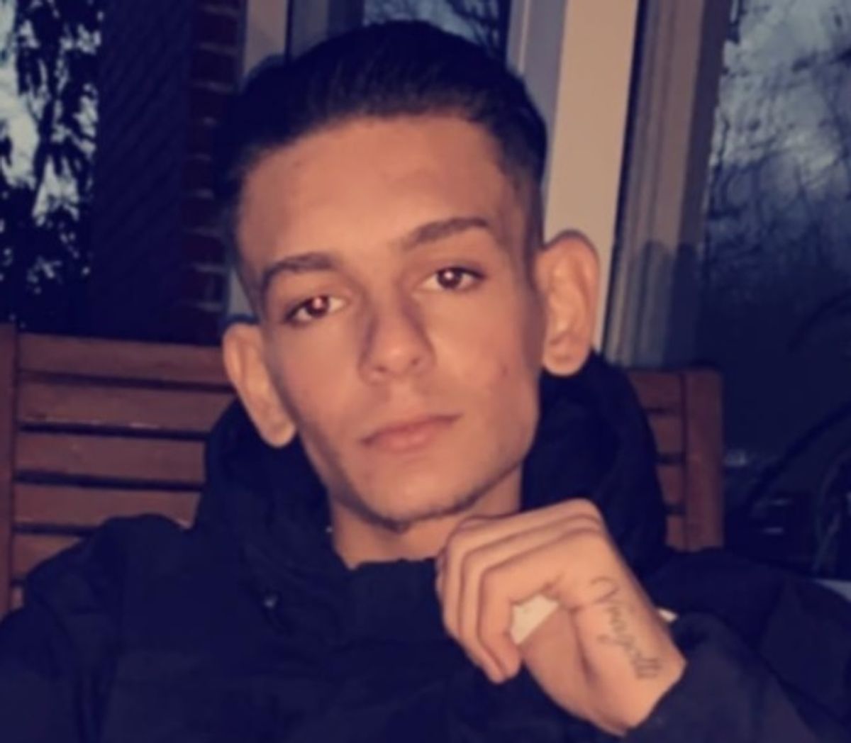 Politiet efterlyser denne 19-årige mand i forbindelse med vold på et diskotek.