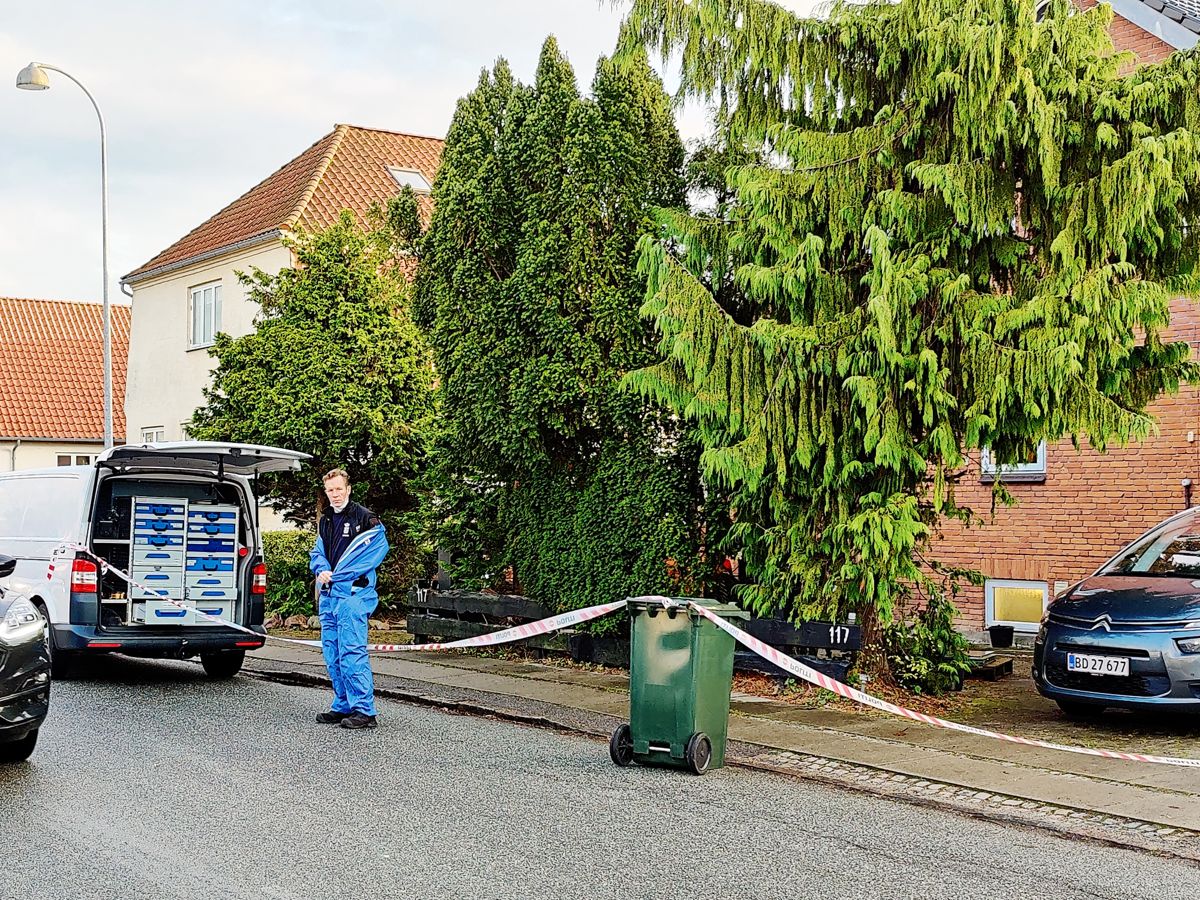 Politiet er til stede på adressen