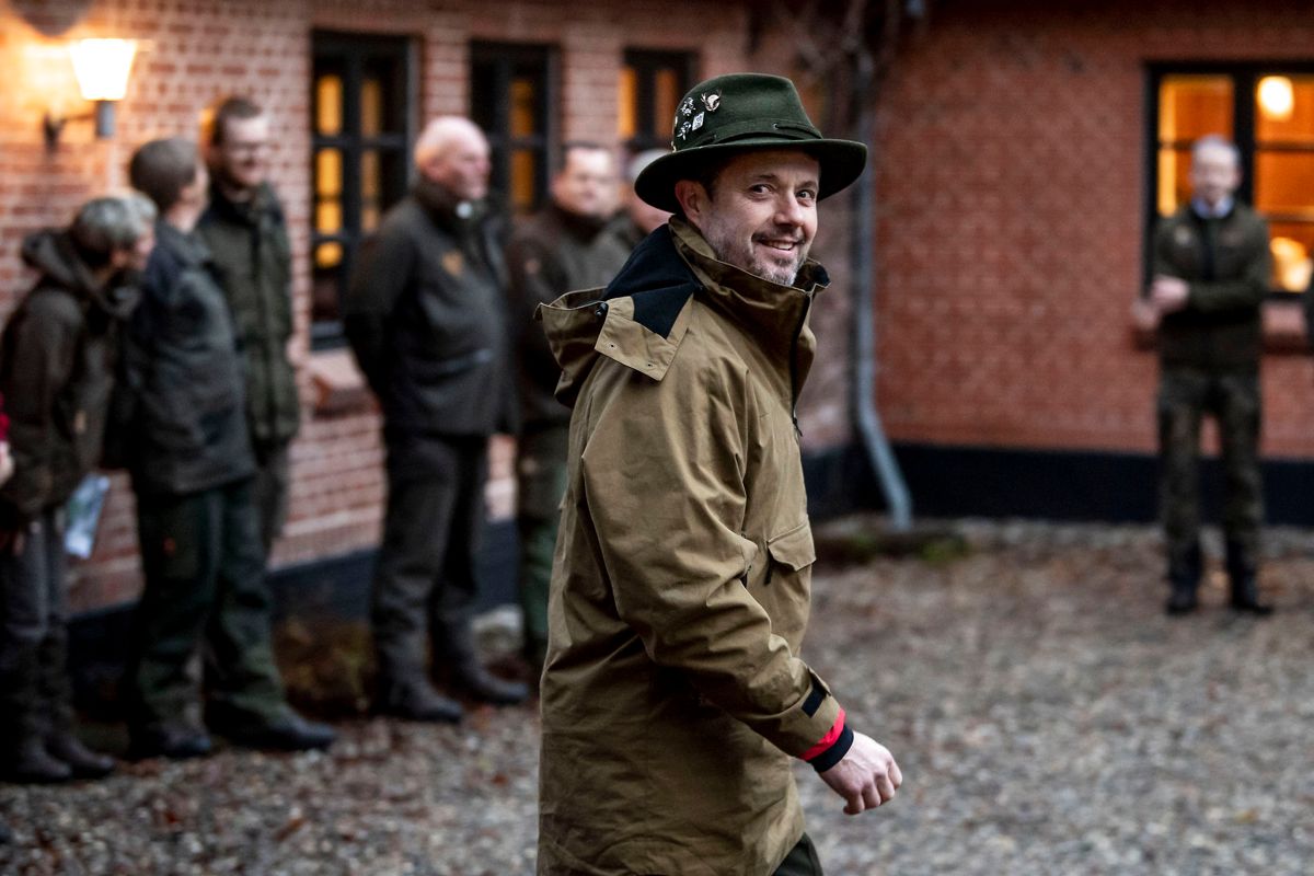 Kronprins Frederik byder velkommen til jægerne til Kongejagten i Kolsterheden.