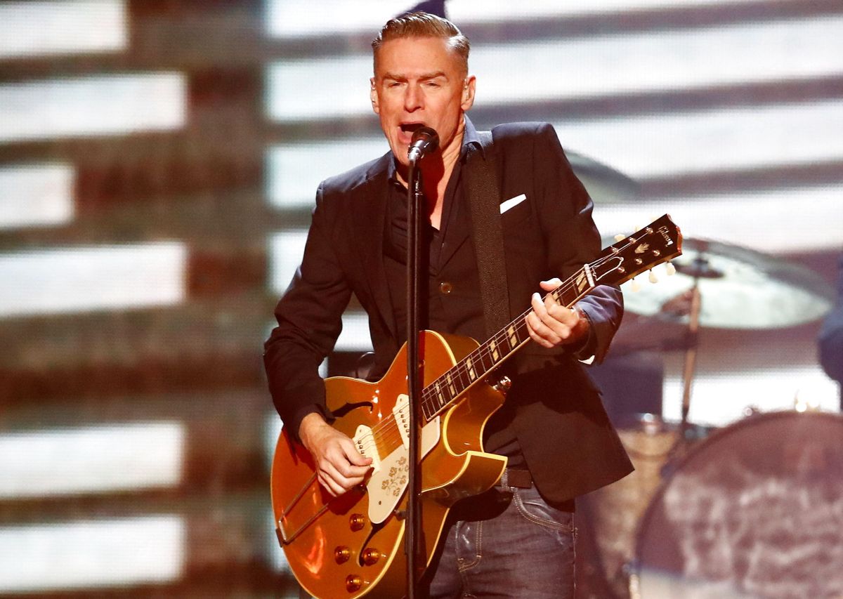 Bryan Adams er blevet bragt til et hospital i Milano efter at være blevet testet positiv for covid-19 for anden gang på blot en måned.