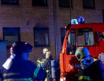 Beboer med ambulance efter brand