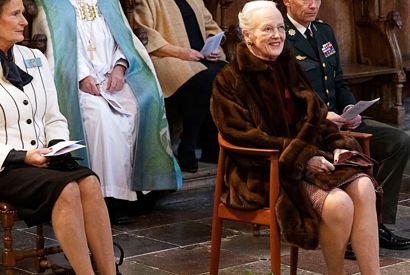 Dronning Margrethe deltog i højmesse i anledning af opsætningen af "Dronningernes antependium" i Roskilde Domkirke.