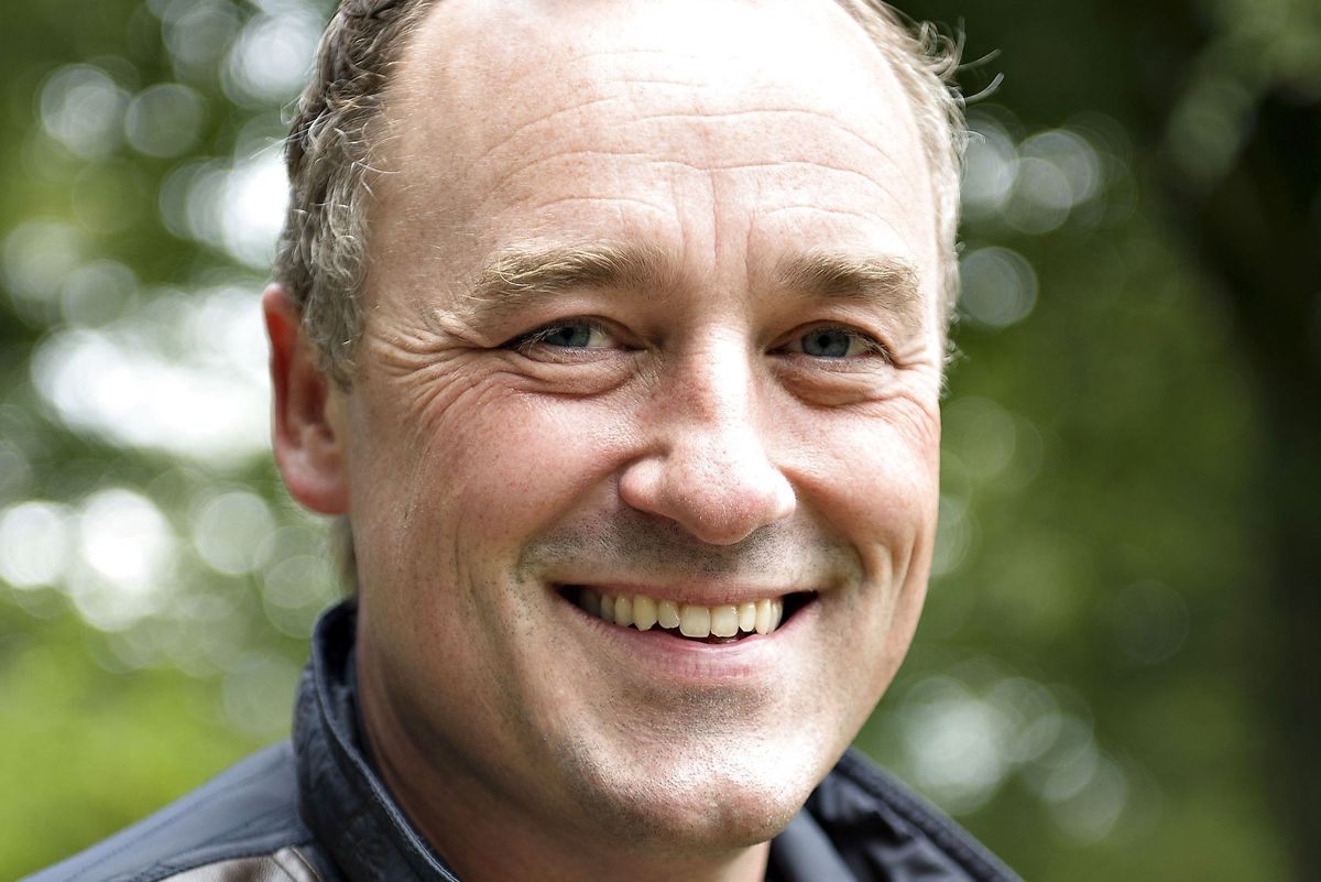 Om 15 måneder fylder Peter Ingemann 50 år, og han har aldrig haft det bedre, fortæller han. - Jeg har et dejligt ægteskab. Jeg har to fantastiske, modne, søde og kloge piger. Jeg kunne ikke bede om mere. Jeg har altid – og det bliver jeg nok ved med, indtil jeg falder død om - kæmpet med halvdårligt selvværd og har løbet alt, hvad jeg kunne for at bevise, at jeg var god nok. Jeg løber heldigvis ikke så stærkt mere, ikke at det nogensinde som sagt forlader mig, tvivlen, men den er ikke den møllesten, som den har været store dele af mit liv, siger han. (Arkivfoto).