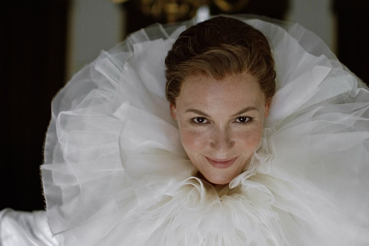 Connie Nielsen, der spiller Karen Blixen, betragter den danske forfatter som et forbillede.