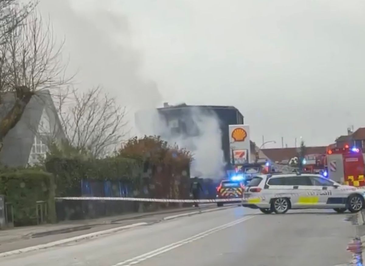 Politiet opfordrer til at søge indendøre