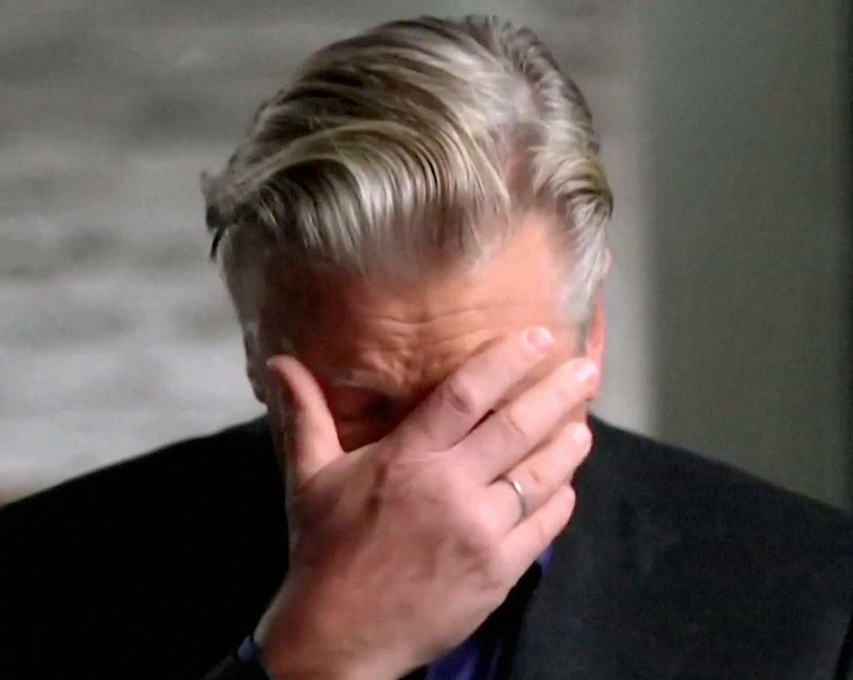 Alec Baldwin siger, at han er udmattet og nu er komplet ligeglad med sin egen karriere.