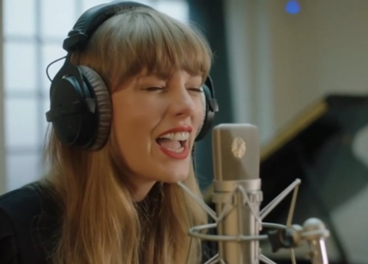 31-årige Tayler Swift har fortolket en af de gamle juleklassikere. Se og hør hendes version i videoen over artiklen.