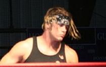 Enarmet wrestler død