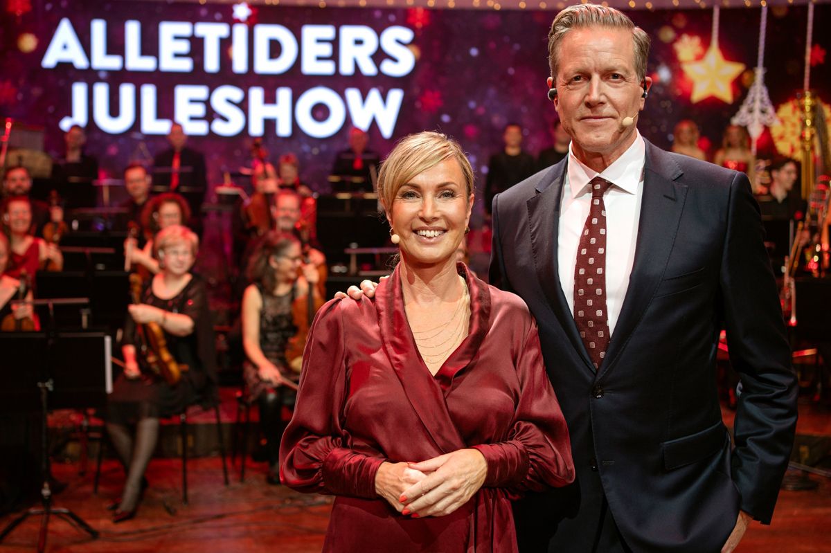 Natasja Crone er sammen med Peter Mygind med til at få seerne i julestemning, når de sammen er værter på "Alletiders juleshow" på TV 2.