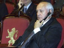 Gorbatjov smider bombe