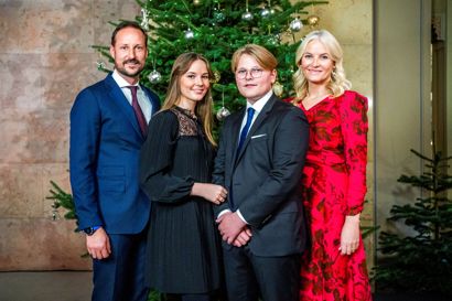 Den norske kronprinsfamilie, fra venstre kronprins Haakon, prinsesse Ingrid Alexandra, prins Scerre Magnus og kronprinsesse Mette Marit.