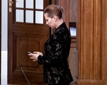 Værre end teenagere: Politikere poster løs