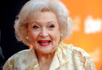Betty White er død