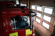 Tre med ambulance efter brand