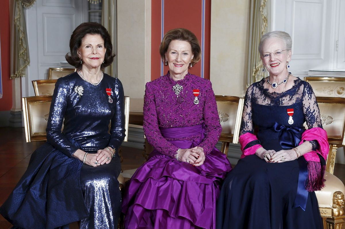På billedet er det, fra venstre, Sveriges dronning Silvia og Norges dronning Sonja sammen med dronning Margrethe.