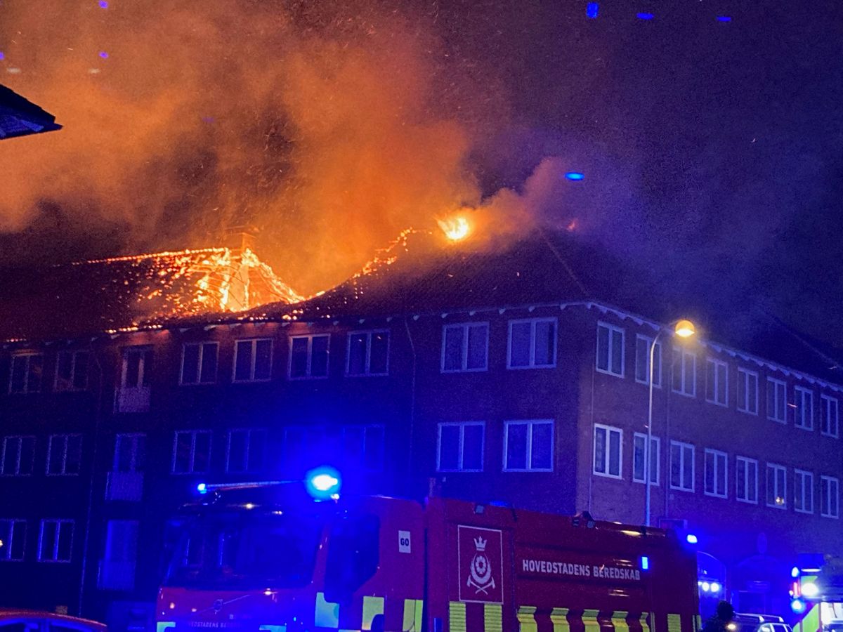 En bolig på Hvidovrevej i Hvidovre står i flammer