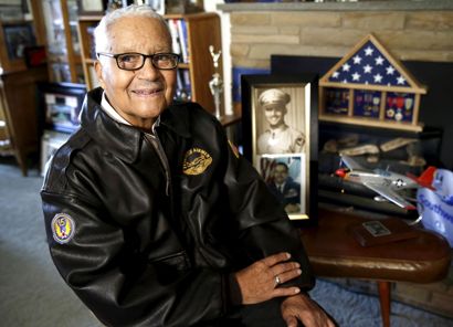 Charles McGee der kæmpede i tre krige, var balndt USA's første afroamerikanske jagerpiloter. Søndag sov han stille ind 102 år gammel.